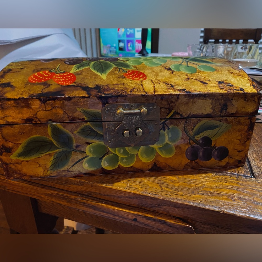 Vtg Lacquered Domed Box w/hand painted fruit. Brass Fittings inside and out. EUC